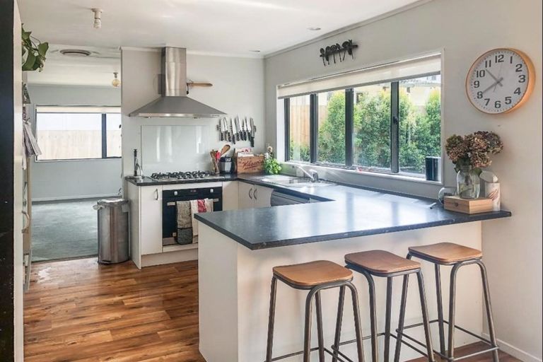 Photo of property in 67 Beach Haven Road, Beach Haven, Auckland, 0626