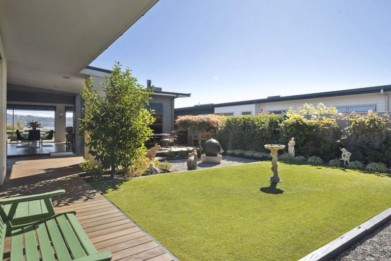 Photo of property in 9 Pukenamu Road, Rainbow Point, Taupo, 3330