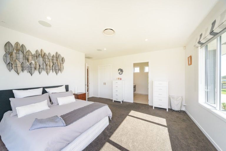 Photo of property in 33 Hartwell Drive, Kelvin Grove, Palmerston North, 4470
