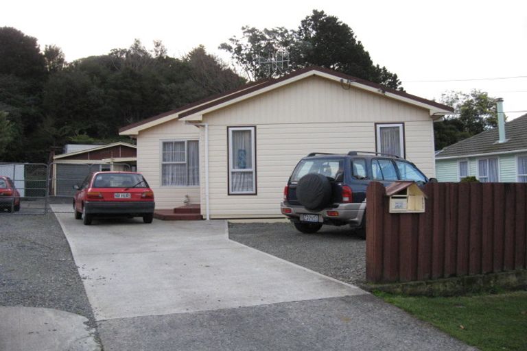 Photo of property in 22 Lees Grove, Wainuiomata, Lower Hutt, 5014