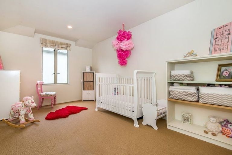 Photo of property in 37 Verdale Circle, Glen Eden, Auckland, 0602