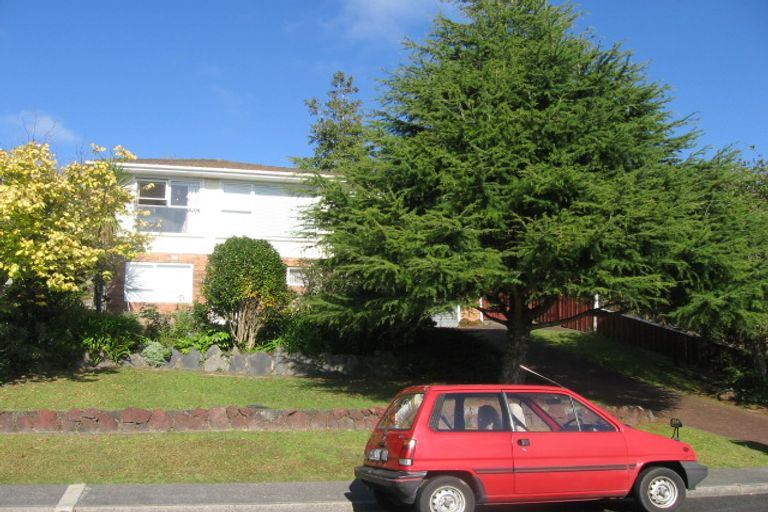 Photo of property in 13 Hatherlow Street, Glenfield, Auckland, 0629