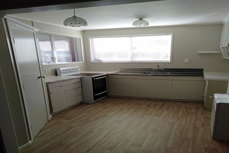 Photo of property in 5 Evelyn Place, Welbourn, New Plymouth, 4310