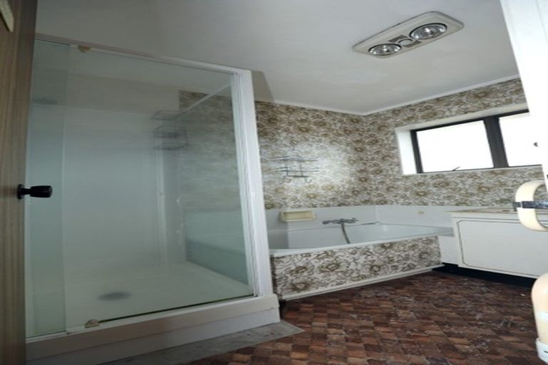Photo of property in 2/1 Chevis Place, Pakuranga, Auckland, 2010