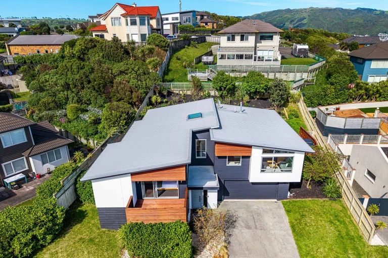 Photo of property in 7 Aoraki Rise, Aotea, Porirua, 5024