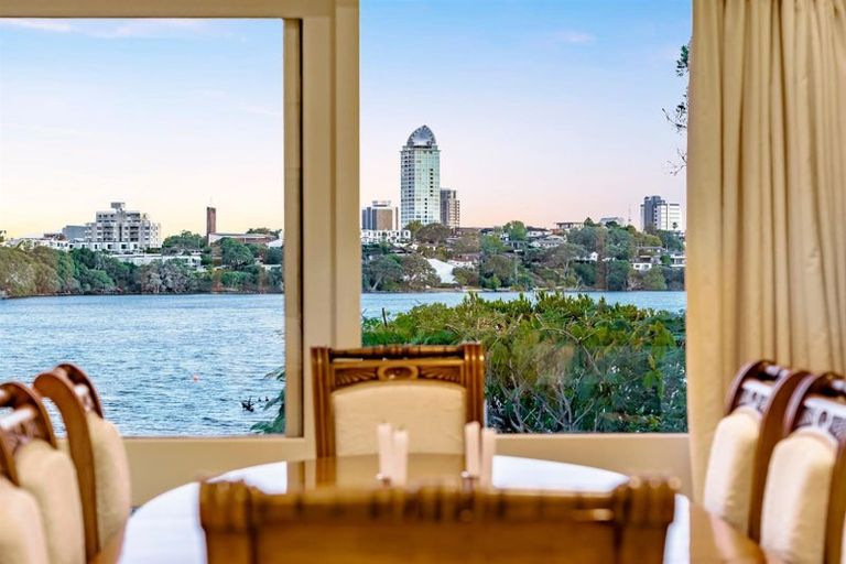 Photo of property in 47 Sylvan Park Avenue, Milford, Auckland, 0620