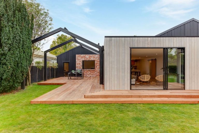 Photo of property in 3 Saint Martins Road, Saint Martins, Christchurch, 8022