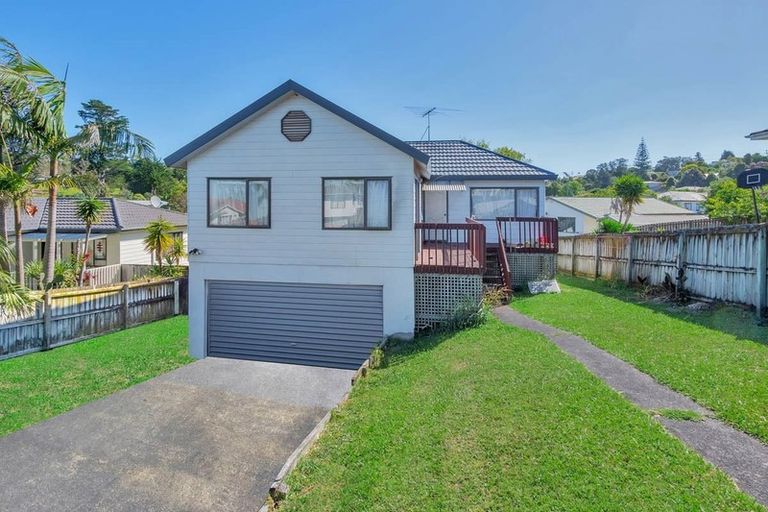 Photo of property in 11 Loughanure Place, Massey, Auckland, 0614