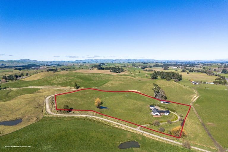 Photo of property in 14 Centre Road, Matamau, Dannevirke, 4977