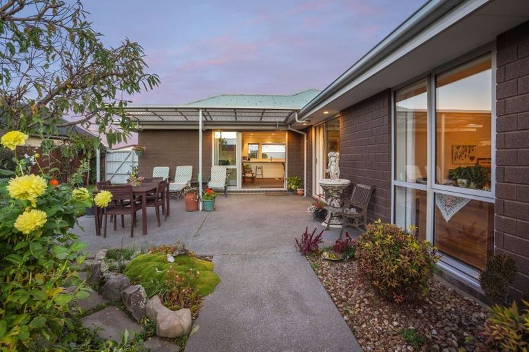 Photo of property in 23 Huntingdon Drive, Rangiora, 7400