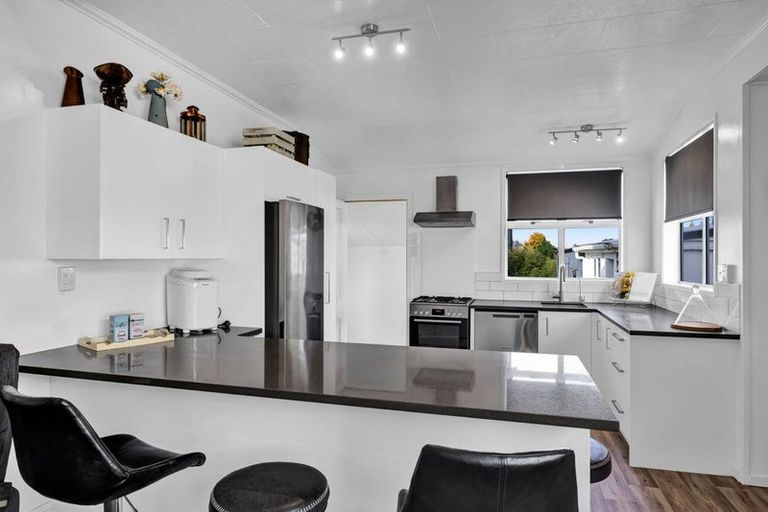 Photo of property in 36 Tawhiti Road, Hawera, 4610