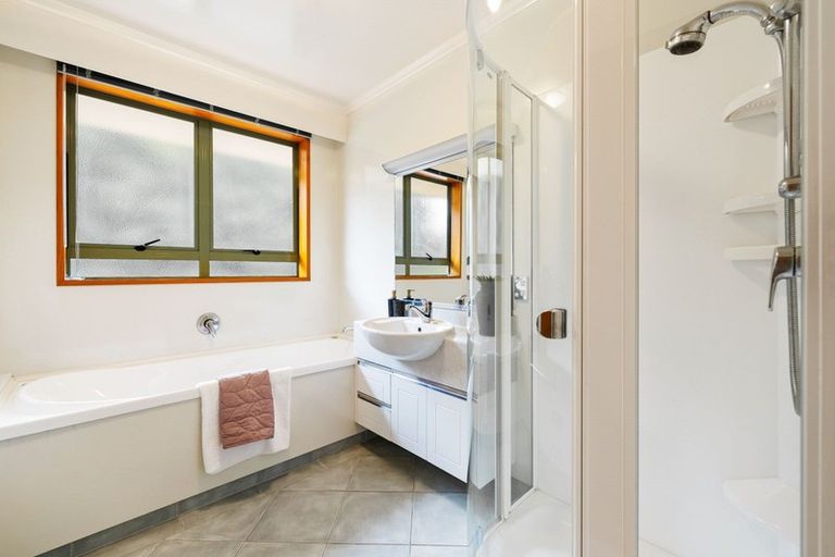 Photo of property in 10 Sunset Road, Unsworth Heights, Auckland, 0632