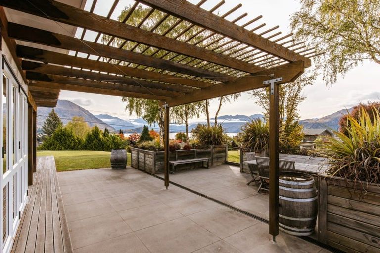 Photo of property in 3 Beech Street, Wanaka, 9305