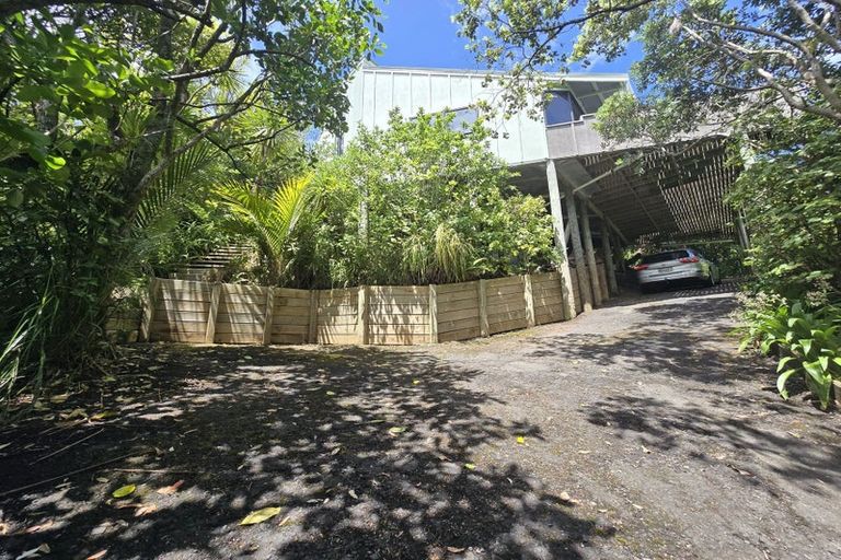 Photo of property in 117 Seaview Road, Piha, New Lynn, 0772