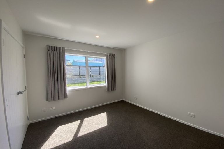 Photo of property in 12 Promontory Crescent, Newlands, Wellington, 6037