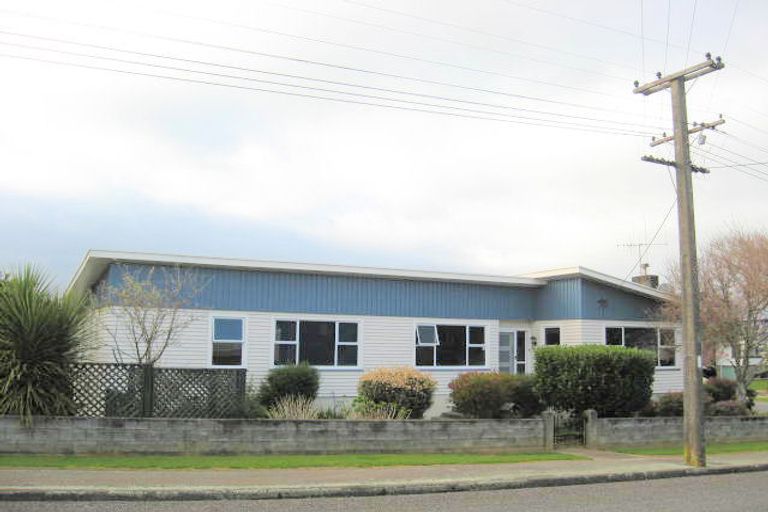 Photo of property in 2 Argyle Avenue, Levin, 5510