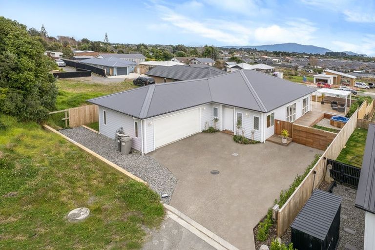 Photo of property in 7 Karearea Avenue, Waikanae, 5036