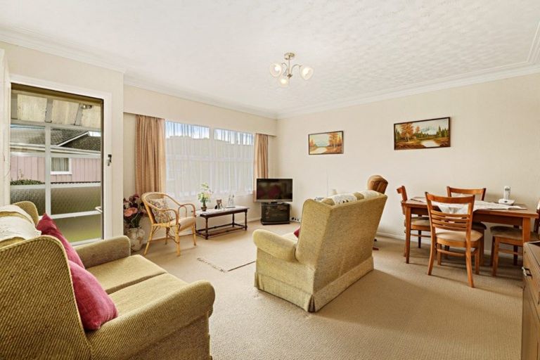 Photo of property in 2/4 Menary Street, Papakura, 2110