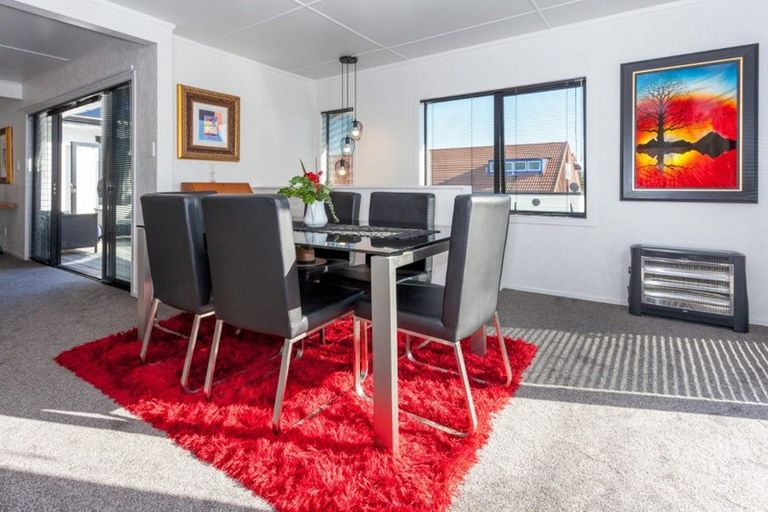 Photo of property in 100 Ocean Road, Whangamata, 3620