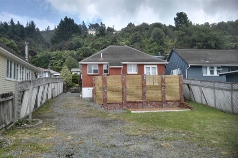 Photo of property in 6 Logie Street, Stokes Valley, Lower Hutt, 5019