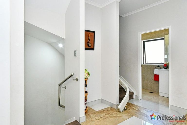 Photo of property in 4225a Great North Road, Glendene, Auckland, 0602