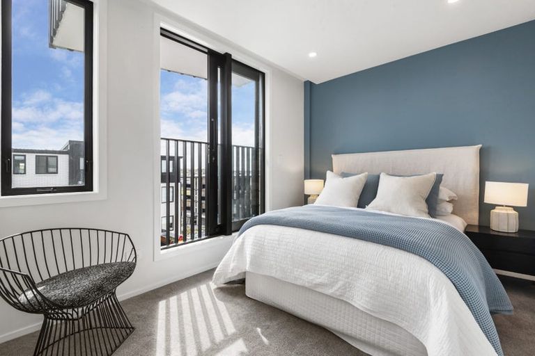 Photo of property in 2/19 Windlass Street, Long Bay, Auckland, 0630