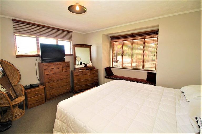 Photo of property in 17 Garelja Road, Henderson, Auckland, 0612