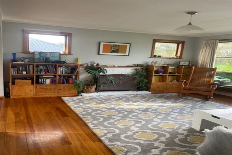 Photo of property in 25 Lyndfield Lane, Newlands, Wellington, 6037