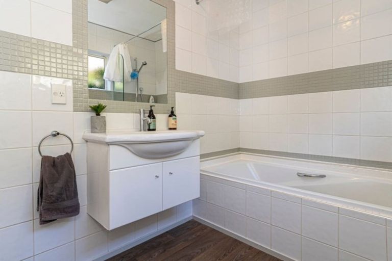 Photo of property in 64 Little John Drive, Bellevue, Tauranga, 3110