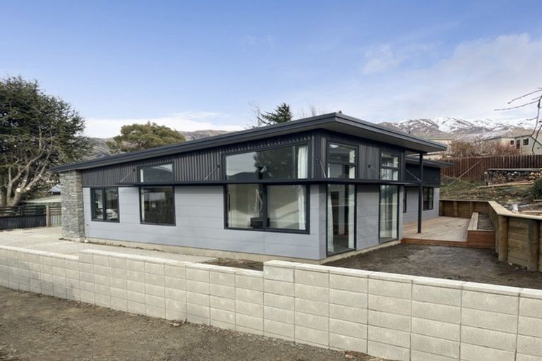 Photo of property in 53 Faulks Terrace, Wanaka, 9305
