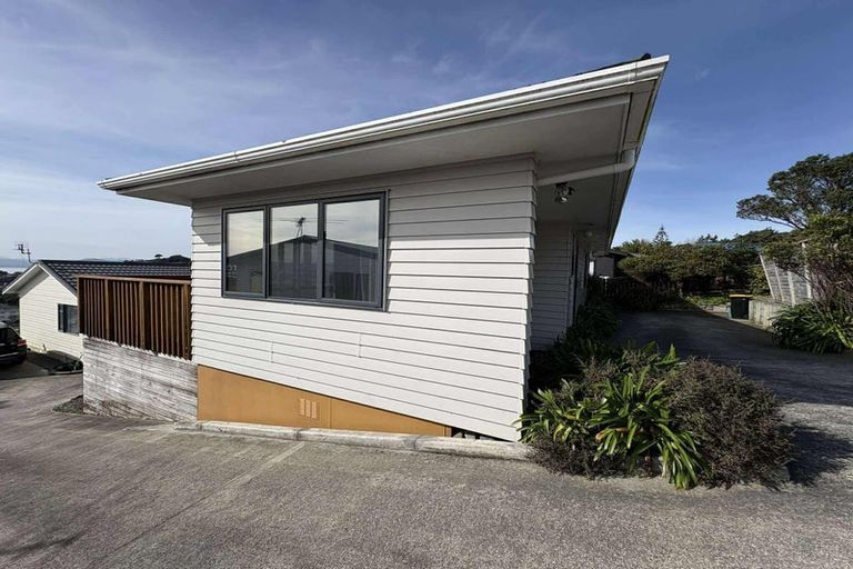 Photo of property in 4 Kekerenga Street, Strathmore Park, Wellington, 6022