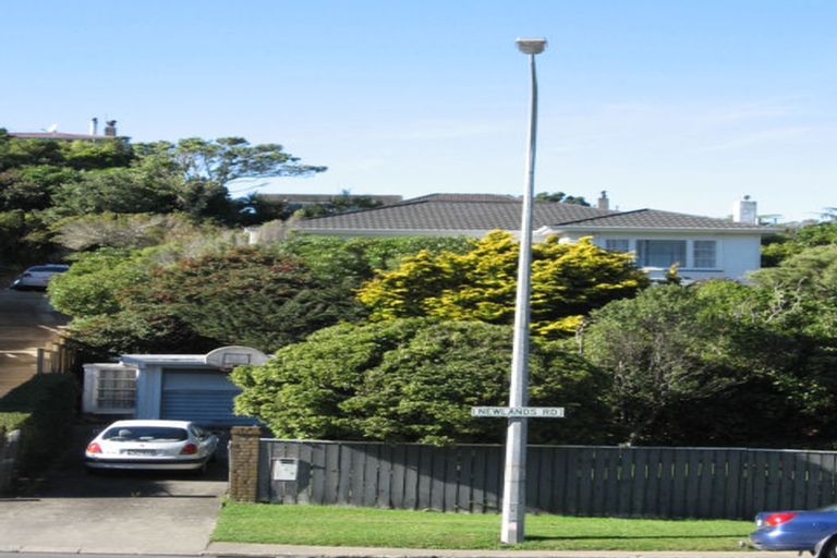 Photo of property in 168 Newlands Road, Newlands, Wellington, 6037