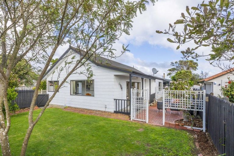Photo of property in 23 Kanawa Street, Waikanae, 5036