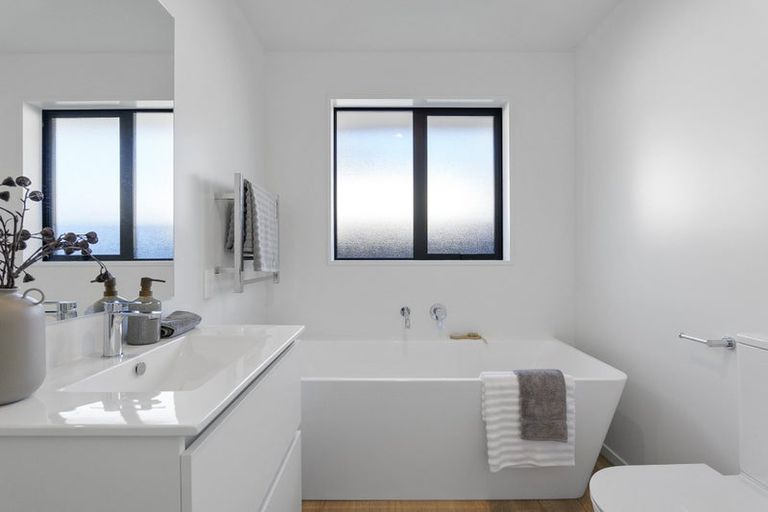 Photo of property in 18 Rita Angus Road, Belfast, 8051