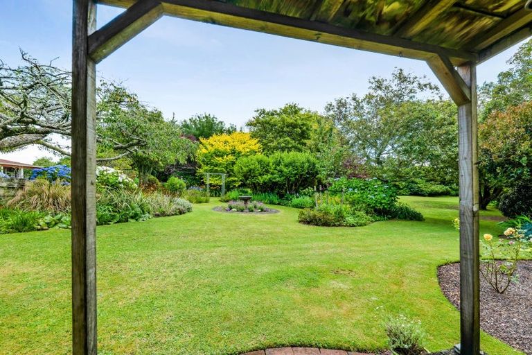 Photo of property in 37 Flint Road West, Stratford, 4332