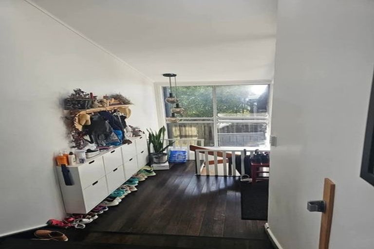 Photo of property in 30 Grendon Road, Titirangi, Auckland, 0604