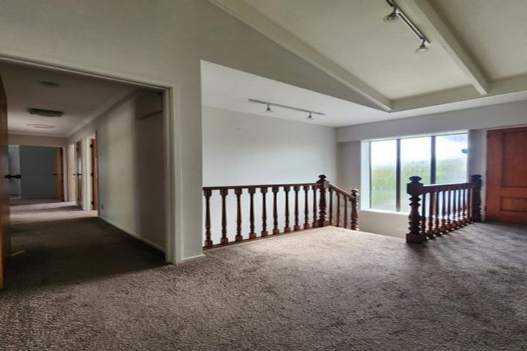 Photo of property in 6 Winstone Place, Highlands Park, New Plymouth, 4312