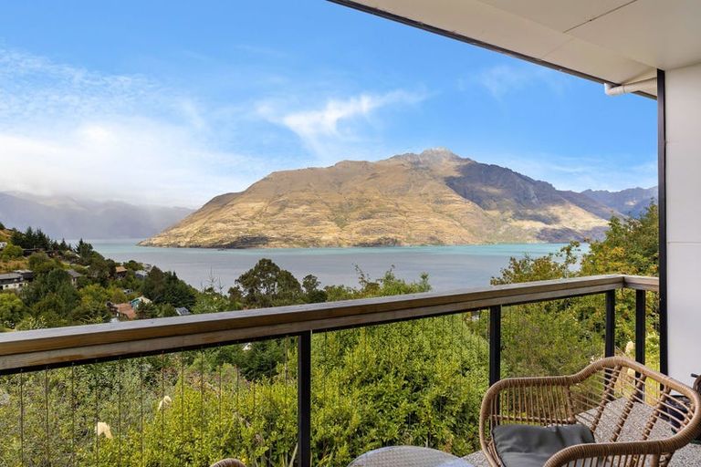 Photo of property in 40 Dart Place, Fernhill, Queenstown, 9300