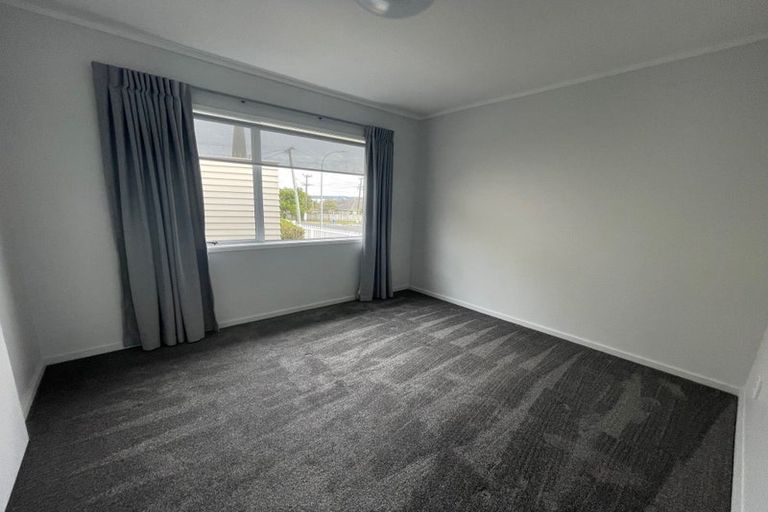 Photo of property in 40 Vodanovich Road, Te Atatu South, Auckland, 0610