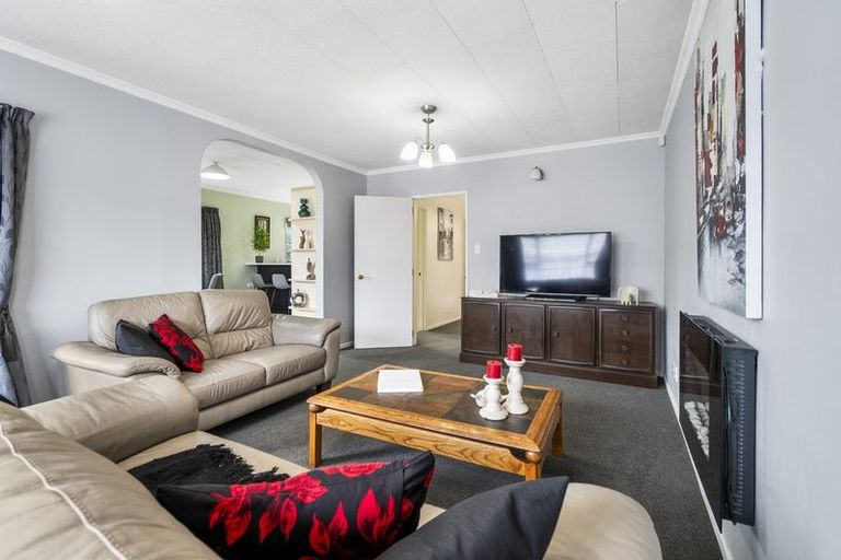 Photo of property in 3 Gladys Place, Kelvin Grove, Palmerston North, 4414