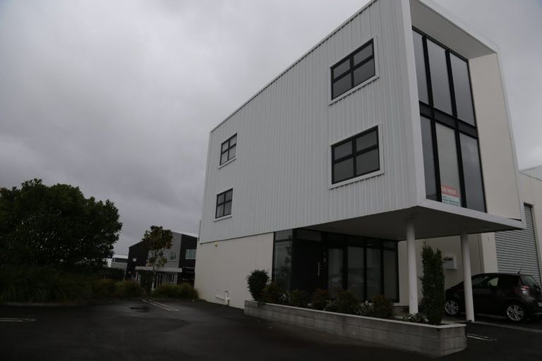 Photo of property in 1/86 Hurlstone Drive, Waiwhakaiho, New Plymouth, 4312