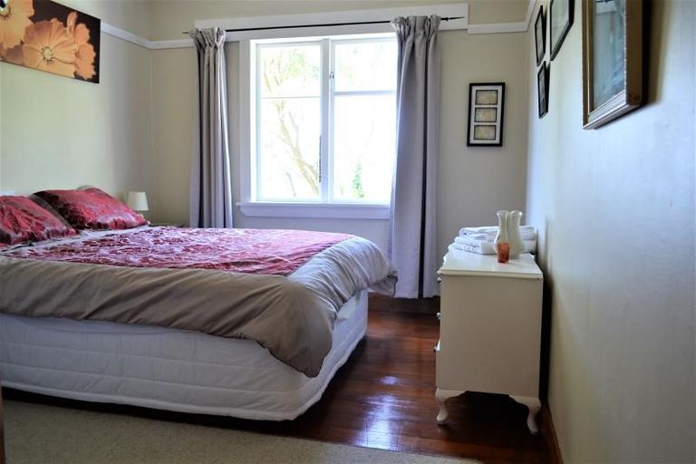 Photo of property in 47 Garden Road, Northland, Wellington, 6012