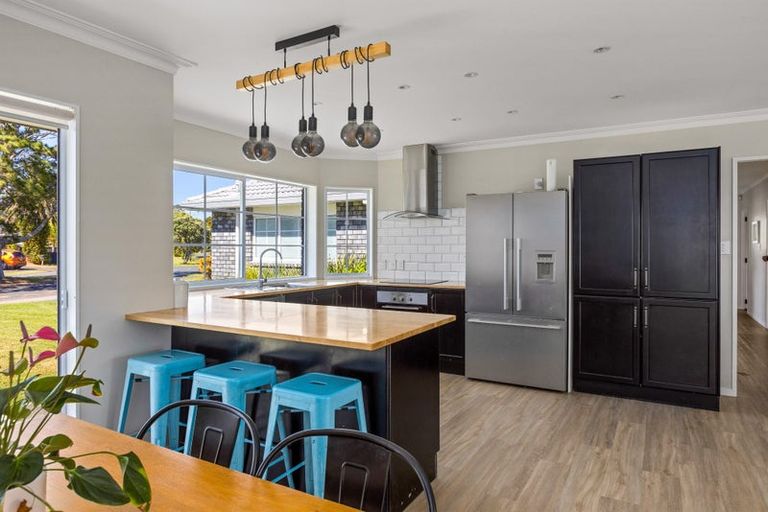 Photo of property in 33 Maygrove Drive, Orewa, 0931