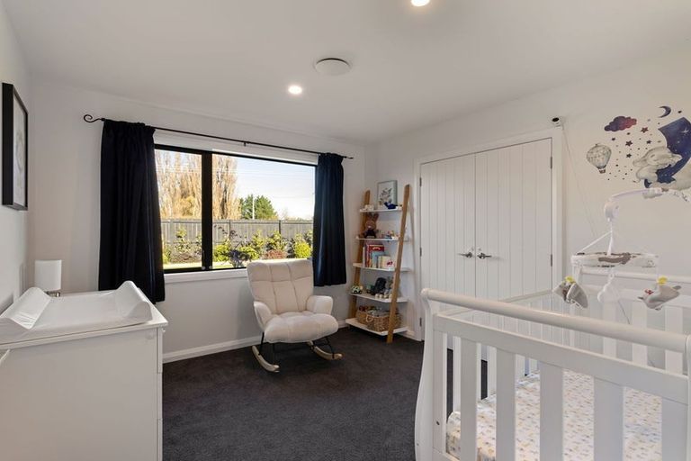 Photo of property in 40 Freedom Drive, Kelvin Grove, Palmerston North, 4414