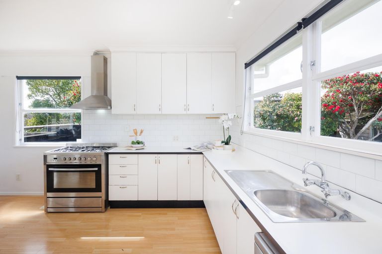 Photo of property in 36 Winston Avenue, Hokowhitu, Palmerston North, 4410