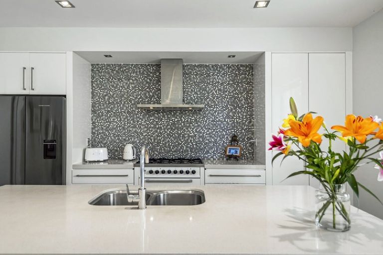 Photo of property in 15 Waitemata Road, Hauraki, Auckland, 0622