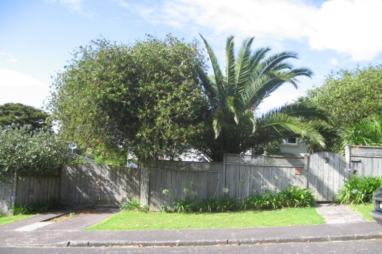 Photo of property in 3 Kororo Street, Northcote, Auckland, 0627