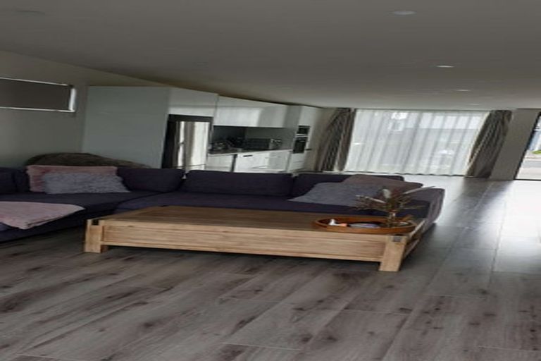 Photo of property in 17 Hoiho Road, Pukekohe, 2120