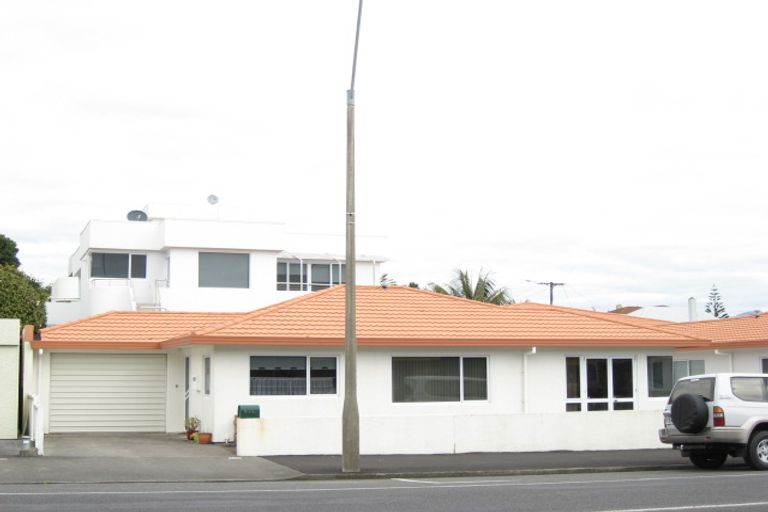 Photo of property in 1 Strandon Place, Strandon, New Plymouth, 4312