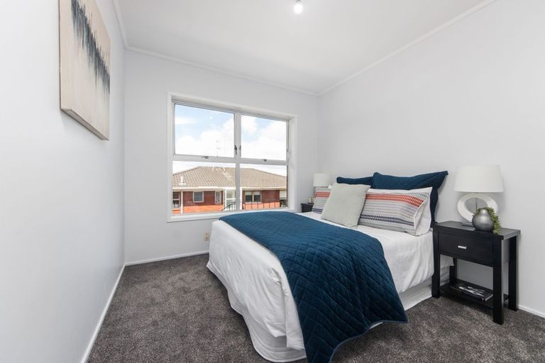 Photo of property in 2/51 Girrahween Drive, Totara Vale, Auckland, 0629